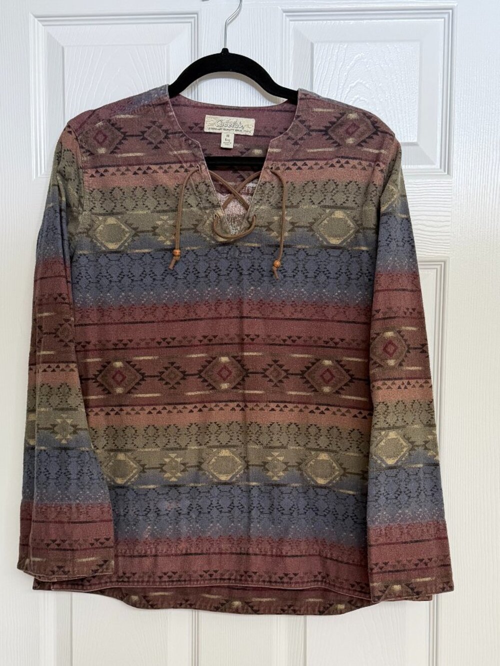 CABELA'S Southwest/Aztec design split-neck woman's top (M)